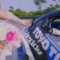 超絶技巧に興奮！スポーツカーと一輪車の「ドリフト結婚式」動画がスゴい