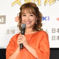 鈴木奈々が大はしゃぎ！ダンナ以外の男性と久々のキス