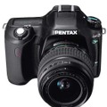 　ペンタックスは、デジタル一眼レフカメラ「ペンタックス *ist Ds」の発売を11月19日に決定した。また、デジタル一眼レフカメラ専用のレンズ「smc PENTAX‐DAズーム18−55mm F3.5−5.6 AL」も同日に発売が決定した。