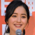 佐々木希があざだらけに!?　「ビックリ」「痛々しい」と反響