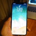 「iPhone X」認証されると鍵アイコンが開く