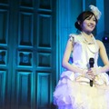 渡辺麻友、1stアルバム発売記念ミニライブツアーを開催！伝説の“背中にネジ付き衣装”も披露