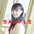 乃木坂46・伊藤理々＆欅坂46・小林由依が制服姿で表紙に登場！