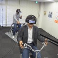 説明会終了後、来場した記者たちもVRを体験した