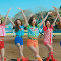 TWICE、ユニフォーム姿で打って・投げて・踊る！新CMがオンエア