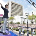 羽生結弦選手の祝賀パレードが開催！ファンに手をふって応える