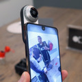 専用カメラアプリのUIもシンプルで使いやすい。なお360 Cameraは12MP、画角210°のフィッシュアイレンズを2つ搭載。スマホから給電するので充電の必要はありません