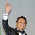 麻生総理がステージで挨拶