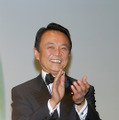 麻生総理がステージで挨拶