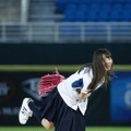 乃木坂46・齋藤飛鳥、台湾で初の始球式！野茂英雄のトルネード投法を披露