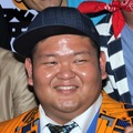 あらぽん（ANZEN漫才）【撮影：小宮山あきの】