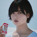 欅坂46・平手友梨奈、新CMで力強い視線