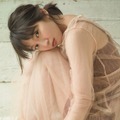 吉岡里帆、グラビアで飾り気のない素肌感たっぷりの姿披露！