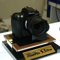 富士写真フイルムのFinePix S3 Pro。11月30日発売