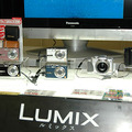 松下電器産業は、LUMIX FX7などを展示