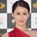 ダレノガレ明美の“メリハリボディ”に、バイきんぐ小峠「たまんねーの一言ですよ」