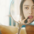 キャミソール姿もセクシー！谷まりあ、新CMで美肌アピール