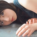 乃木坂46・齋藤飛鳥、グラビアで凛とした表情見せる！『B.L.T.』表紙に抜てき