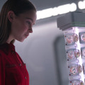 滅びたはずの世界から負傷した女性が現れて...Netflix『アイ・アム・マザー』独占配信スタート