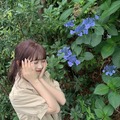 Kirari、紫陽花バックにポニテで微笑む姿に「お花よりもかわいい」