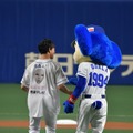 佐野岳、始球式で客席からどよめき！111キロで「次回は120キロを出したい」