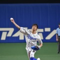 佐野岳、始球式で客席からどよめき！111キロで「次回は120キロを出したい」