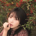 乃木坂46・与田祐希、キャミソール姿で物憂げな表情……16Pロンググラビア披露