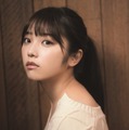 乃木坂46・与田祐希、キャミソール姿で物憂げな表情……16Pロンググラビア披露