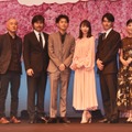 波瑠、成田凌、岡田健史、小澤征悦、黒木瞳、遊川和彦【撮影：こじへい】