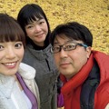 両親と一緒に。写真提供：三谷紬アナ、テレビ朝日（テレビ朝日公式YouTube「動画、はじめてみました」より）