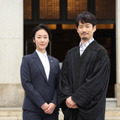 左から）黒木華、竹野内豊（C）フジテレビ