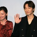 尾野真千子、綾野剛【撮影：小宮山あきの】