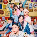 NiziUセカンドシングル『Take a picture／Poppin’ Shakin’』通常盤ジャケット写真