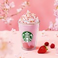 スタバ、さくらストロベリーソースを混ぜ込んだ「さくら咲いた ベリー フラペチーノ」