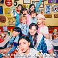 NiziU 2ndシングル『Take a picture／Poppin’ Shakin’』通常盤ジャケット写真