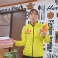 卓球・石川佳純選手、「父の日」SPムービー出演！“一発撮り”で父親の欲しいプレゼントを推理