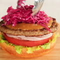 フレッシュネスバーガー、たっぷり野菜＆肉の旨味が味わえる「ガーデンサラダバーガー」発売
