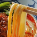 丸亀製麺の“夏うどん”新作!「シビ辛麻辣マーラー担々うどん」を一足先に実食!