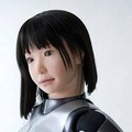 産総研によるきわめて人間的なロボット「HRP-4C」