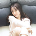 乃木坂46・渡辺みり愛写真集『消極的な華やかさ』（発売：竹書房、撮影：彦坂栄治）楽天ブックス版裏表紙