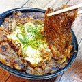 背脂たっぷりの“極上大判カルビ”が旨い！「すたみな極カルビステーキ丼」を実食!