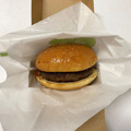 つなぎも野菜もゼロ！フレッシュネスバーガーから「神戸牛塩バーガー」