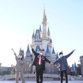 左から）白石麻衣、佐藤二朗、風間俊介（C）Disney