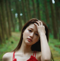 生見愛瑠1st写真集『タイトル未定』（発売：小学館、撮影：菊地泰久）先行カット