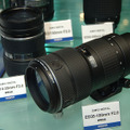 　オリンパスイメージングは、デジタル一眼レフカメラ「E-1」「E-300」、コンパクトデジタルカメラ「i:robe IR-300」「μ-mini DIGITAL S」などをPIE2005に出展していた。
