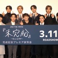 JO1(上段左上から) ⾦城碧海、與那城奨、⽩岩瑠姫、鶴房汐恩、大平祥⽣ 、佐藤景瑚(下段左下から) ⽊全翔也、川尻蓮、⾖原⼀成、川⻄拓実、河野純喜【撮影：浜瀬将樹】