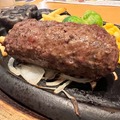 塩で食べる俵型「炭焼き黒毛和牛ハンバーグ」が絶品…ブロンコビリー