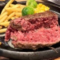 塩で食べる俵型「炭焼き黒毛和牛ハンバーグ」が絶品…ブロンコビリー