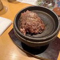 塩で食べる俵型「炭焼き黒毛和牛ハンバーグ」が絶品…ブロンコビリー