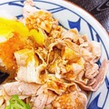 【実食】丸亀製麺“冷やしうどん”で人気NO.1の「鬼おろし肉ぶっかけ」に新作が登場！ひと足先に試食！